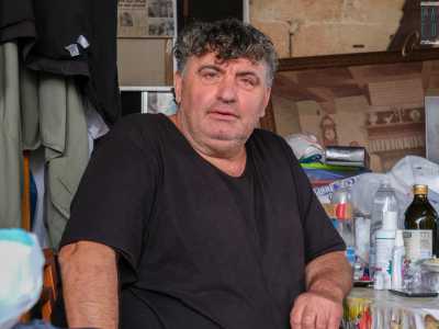 Pare che Simone sia stato costretto a liberare l�area a seguito di pressioni da parte del vicinato. � stato lui stesso a spiegarci le ragioni dell�improvvisa interruzione del suo lavoro